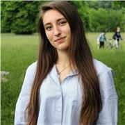 Studentessa universitaria con certificazioni offre ripetizioni di inglese